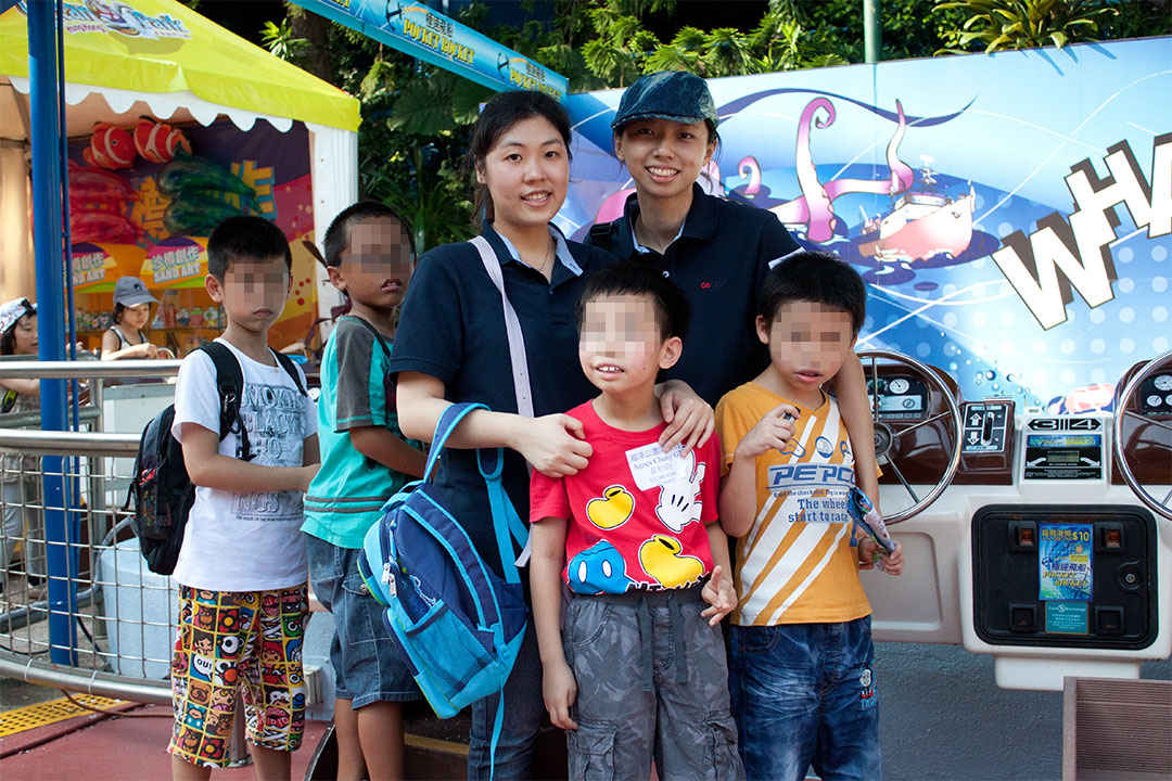 陪同發(fā)展障礙小朋友游玩海洋公園