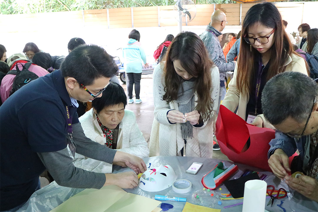 陪同青衣長(zhǎng)亨中心長(zhǎng)者外出游玩