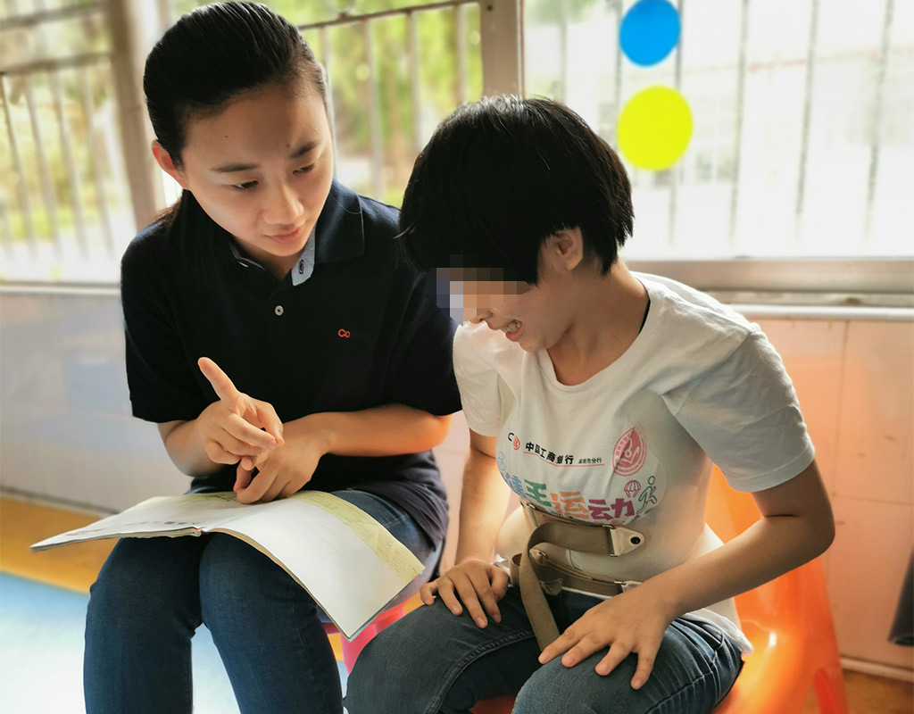 共享陽(yáng)光，快樂(lè)成長(zhǎng)