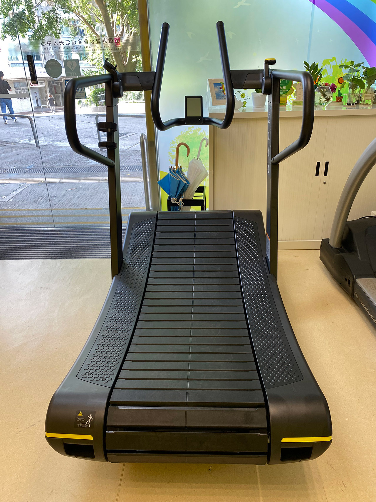 再向麥理浩夫人中心捐贈復康器材